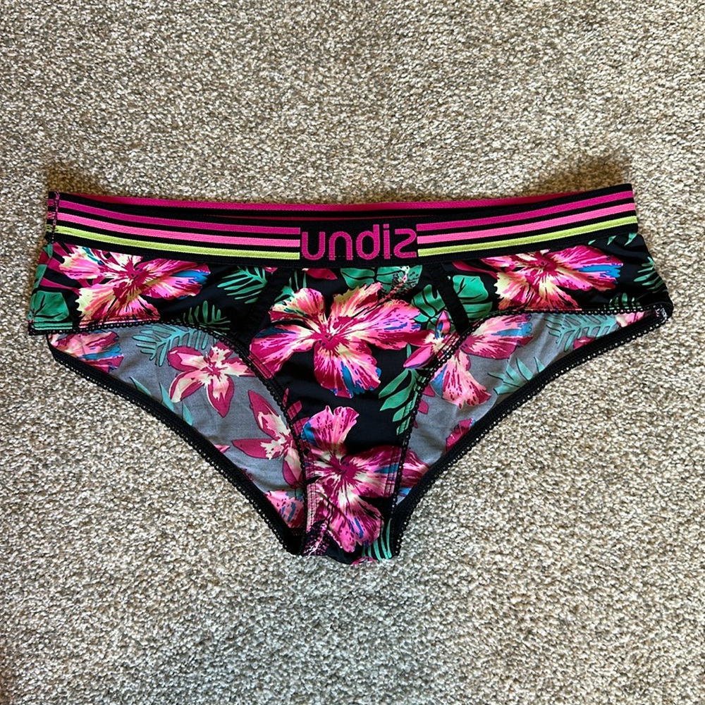 Undiz size M underwear
